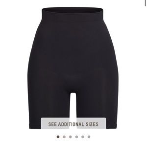 Skims Mid Thigh Sculting short
